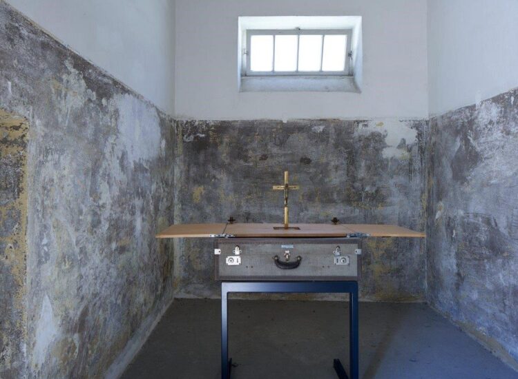 Kofferaltar-KZ-Dachau-Dochtermann-geschn KZ-Dachau-Kofferaltar-Replik-Dochtermann
