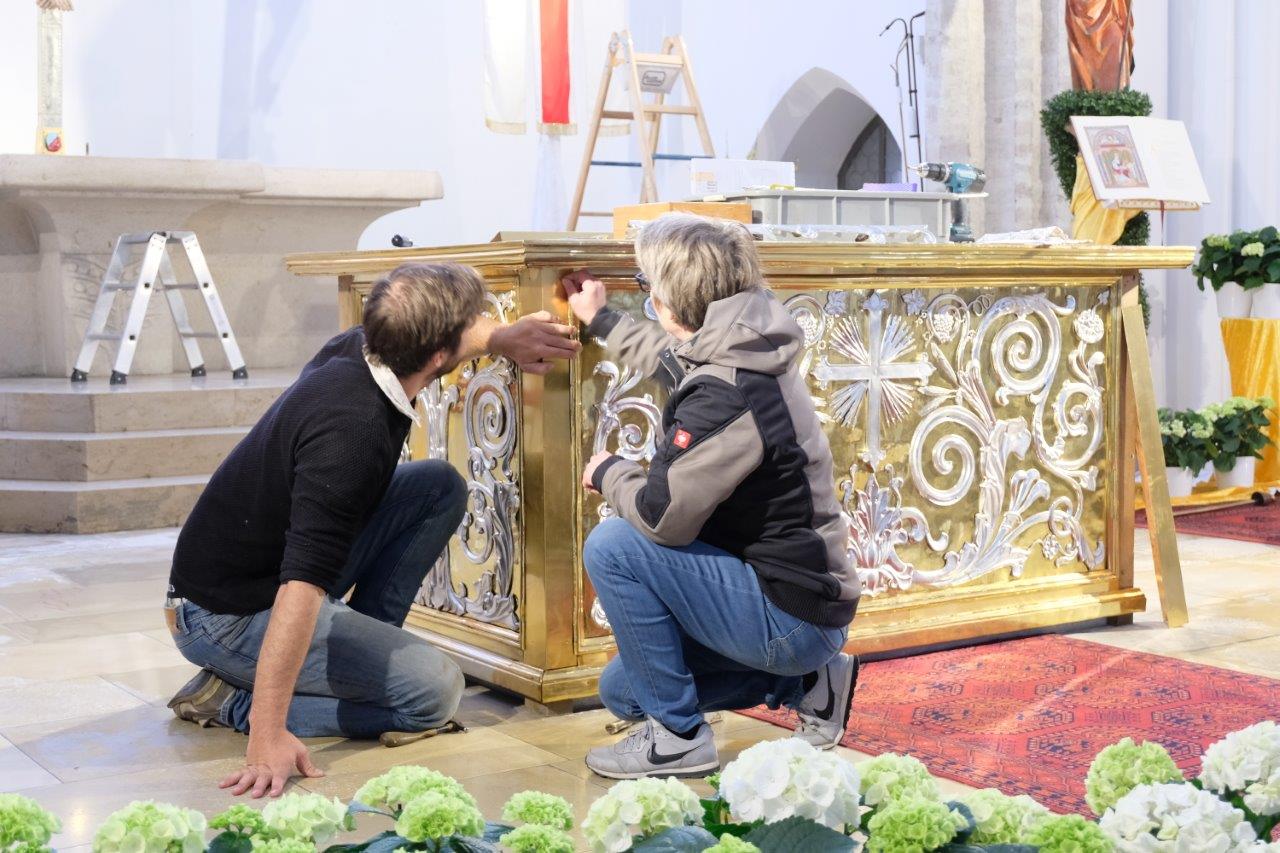 Altar-Restaurierung-Aufbau-Gold-Silber