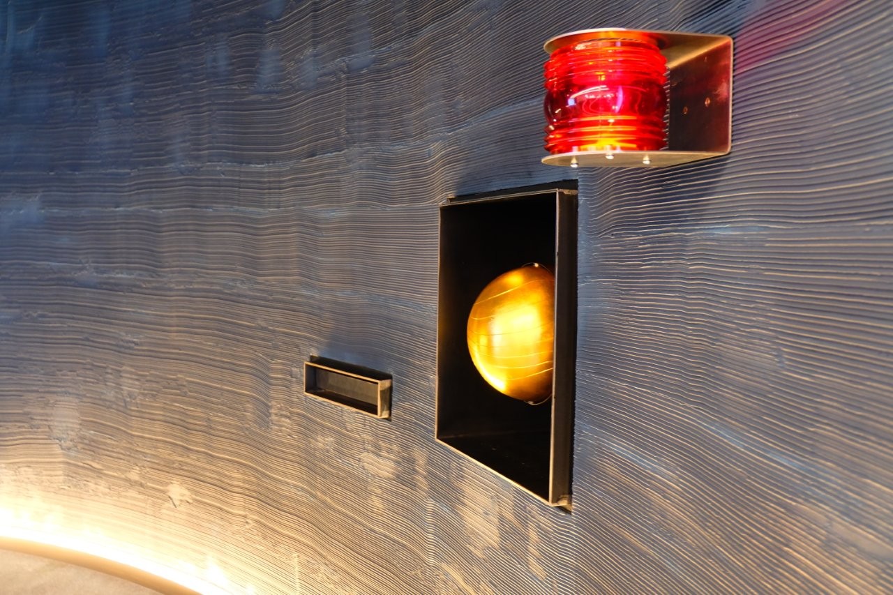 Mons-Belgien-verschiedene-Gerätschaften-Altarraum (8) Mons-Belgien, Tabernakel, Kugelform, Messing vergoldet